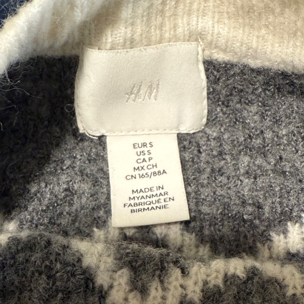 H&M Gray and White Snowflake Sweater - Picture 3 of 4